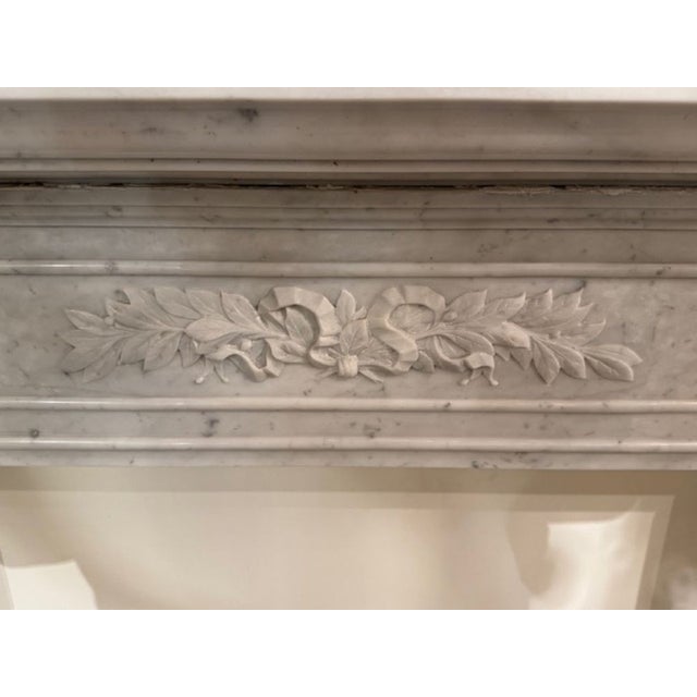 19th Century Louis XVI Carved Carrara Marble Mantel For Sale - Image 4 of 6
