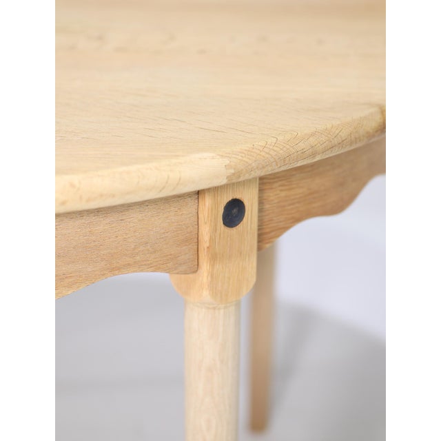 1960s Extendable Round Dining Table in Oak by Kjaernulf, 1960s For Sale - Image 5 of 18