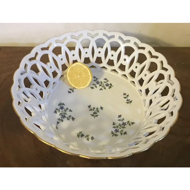 Antique 18th Century French Empire Dihl et Guerhard Porcelain Sprig Reticulated Corbeille For Sale - Image 4 of 12
