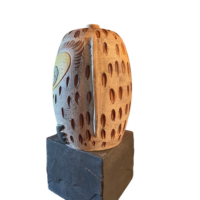 American Signed R. McGregor Studio Pottery Owl Jar With Lid | Mid-Century Modern Stoneware Sculpture, C. 1970-1990, Very Rare For Sale - Image 3 of 11