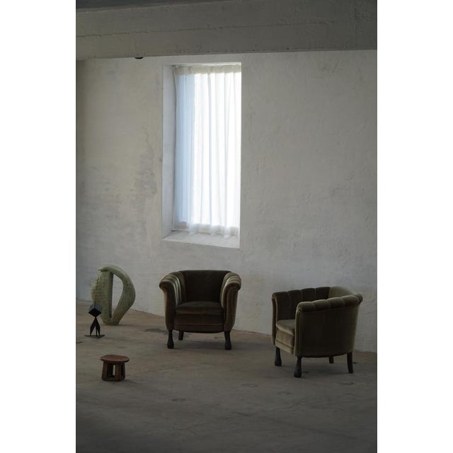Mid-20th Century Danish Shell Lounge Chairs in Green Velvet, 1940s, Set of 2 For Sale - Image 3 of 18
