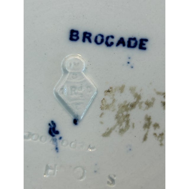 19th-Century Wedgwood “Brocade” Blue and White Pitcher and Wash Basin Set For Sale - Image 11 of 12