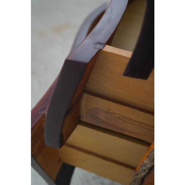 1950s French Louis XV Style Highly Inlaid 3 Drawer Commode For Sale - Image 4 of 18