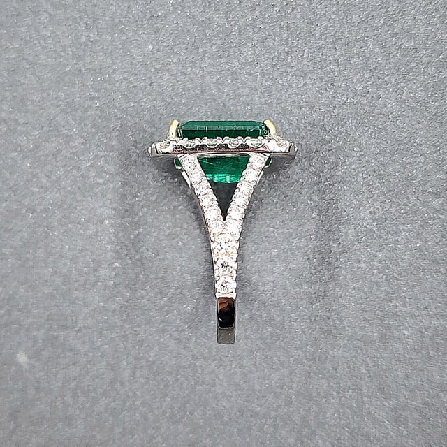 Early 21st Century 9.84 Ct Gia Certified Natural Zambian Emerald & Diamond Ring Size 6.5 For Sale - Image 5 of 9