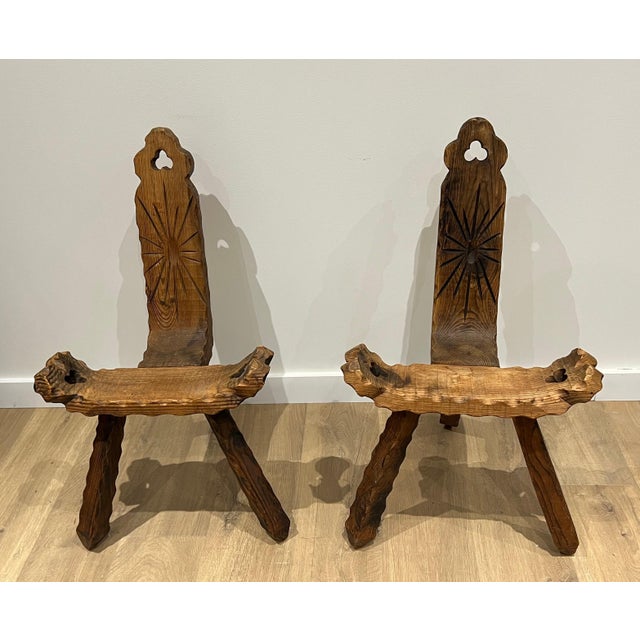 This beautiful pair of Brutalist tripod low chairs is made of carved and embossed wood. It is a French work. Circa 1950