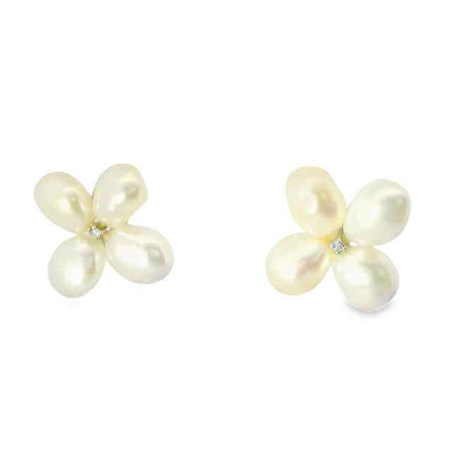 14K White Gold Pearl & Diamond Floral Dangle Earrings Elegant 14K White Gold Pearl & Diamond Floral Dangle Earrings...
