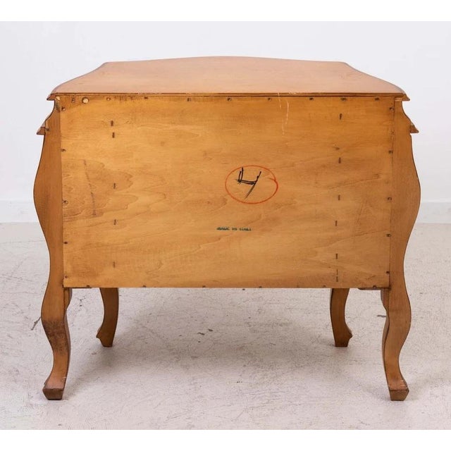 Italian Three Drawer Carved Bombe Commode or End Table For Sale In New York - Image 6 of 11