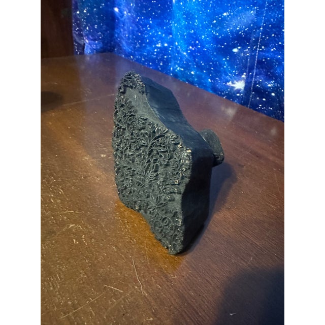 Embrace the enchantment of traditional Indian art with this petite 3x5 inch vintage wooden block stamp, a small but mighty...