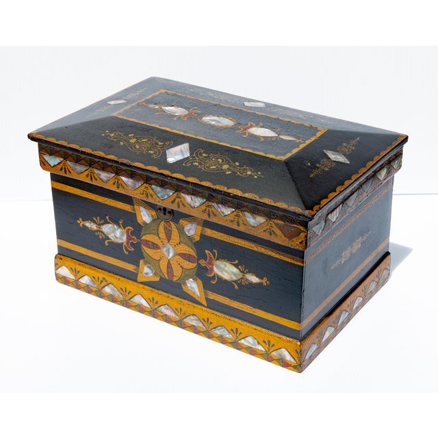 American Exceptional 19th Century Painted and Inlaid American Box For Sale - Image 3 of 9