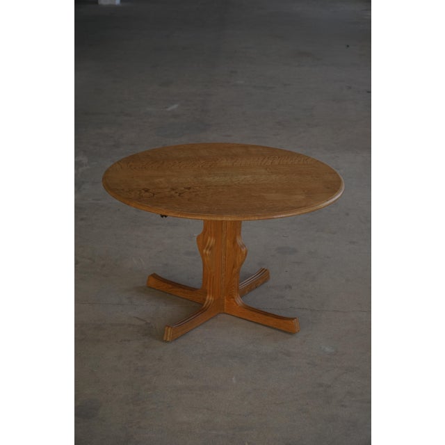 Mid-Century Modern Danish Round Dining Table in Oak with Two Extensions, 1960s For Sale - Image 3 of 18