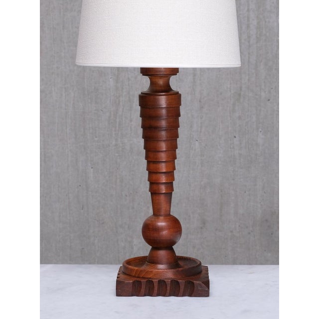 French Art Deco Tall Sculptural Table Lamp in Turned Oak with Ivory Shade, 1920s For Sale - Image 3 of 13
