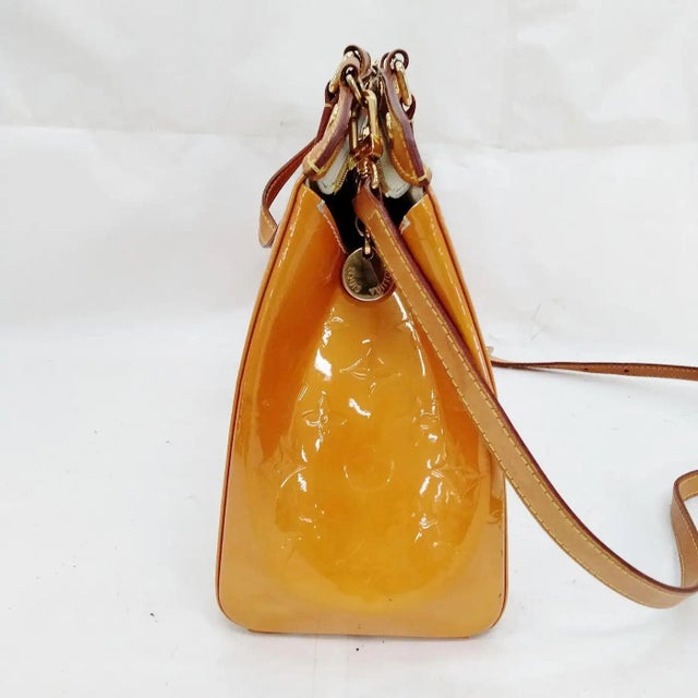 Metal A 2002 Louis Vuitton Brea Monogram Yellow Vernis Patent Leather Shoulder Bag For Sale - Image 7 of 18