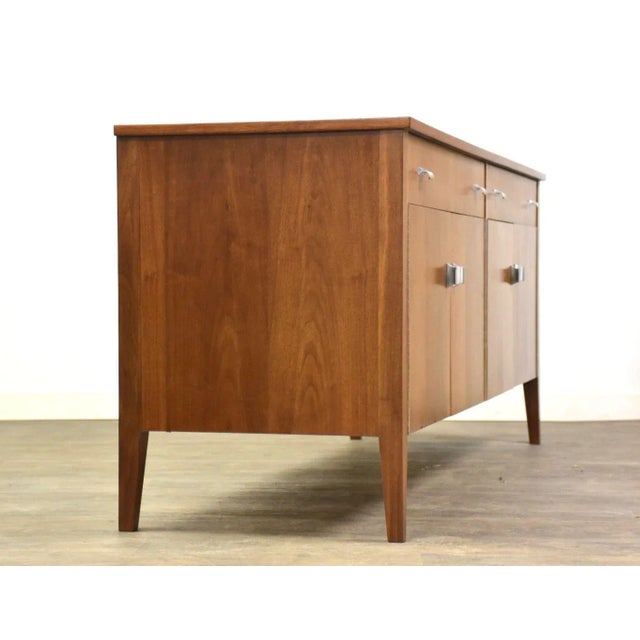 Mid-Century Modern Walnut Mid Century Credenza For Sale - Image 3 of 10