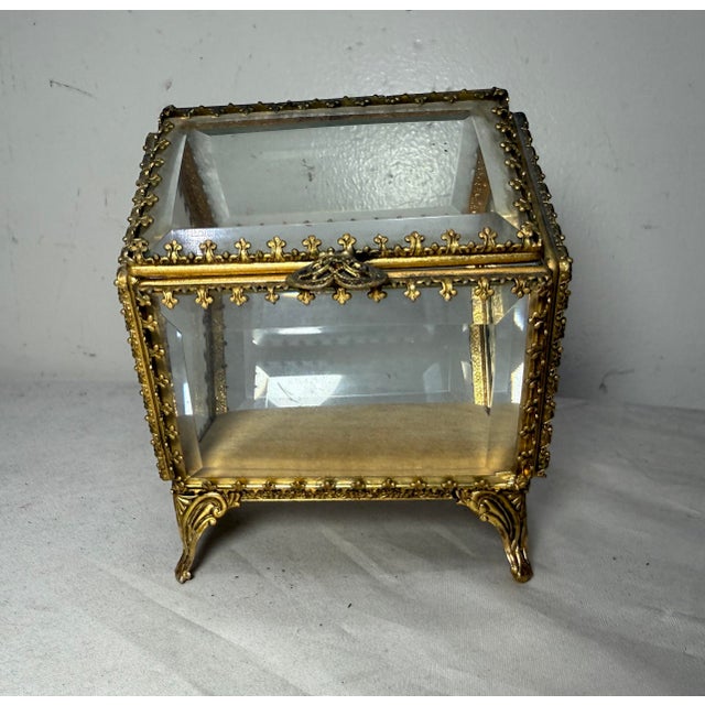 1920s Antique Gold Gilded Brass Beveled Glass Velour Jewelry Casket Jar Box Display For Sale - Image 5 of 12