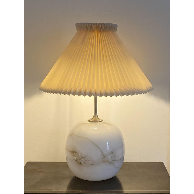 Holmegaard Sakura Table Lamp with Le Klint Cream Shade by Michael Bang for Holmegaard, Denmark, 1980s For Sale - Image 4 of 14