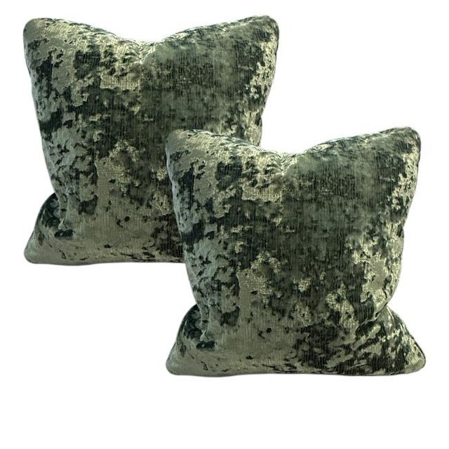 Traditional Set of 2 Textured Green Tweed Pillows With Crushed Velvet Back – 22" For Sale - Image 3 of 7