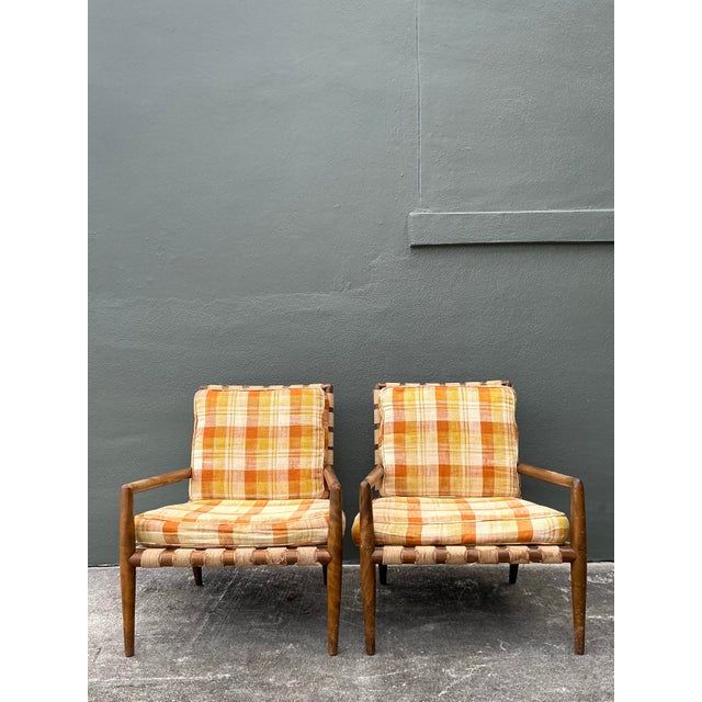 Acquire a piece of American design history with this exceptional pair of Model 1750 lounge chairs, designed by the...