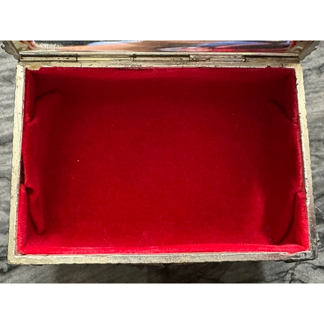 Vintage Mid 20th Century Romantic Jewelry/Trinket Box For Sale - Image 10 of 11