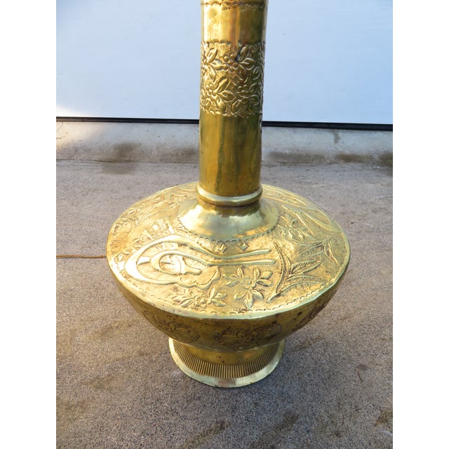 Early 20th Century Monumental 4ft Vintage Hammered Brass Ottoman Revival Floor Lamp ~ Repousse Art ~ Hollywood Regency / Bohemian ~ Antique Lighting For Sale - Image 5 of 18