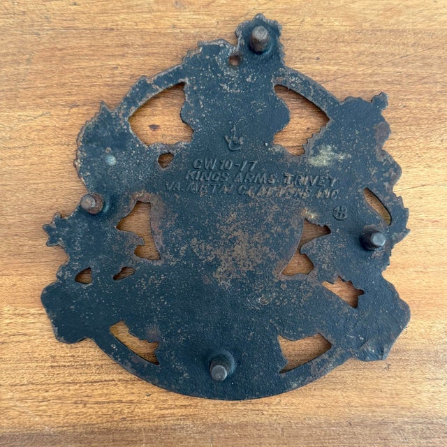 American Vintage Virginia Metalcrafters Cast Iron Crest Trivet For Sale - Image 3 of 5