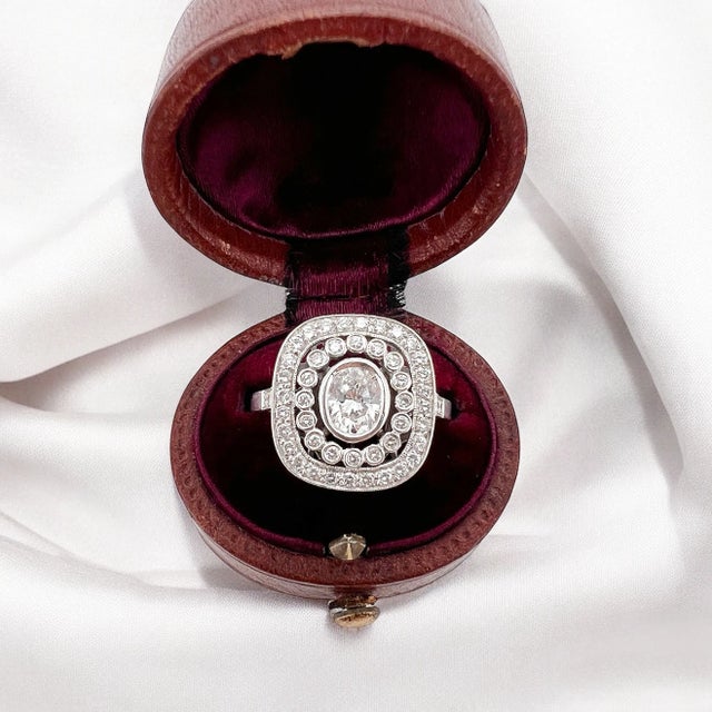 Beautiful Art Deco style engagement ring in platinum. It features a central brilliant-cut diamond of approximately 0.6...