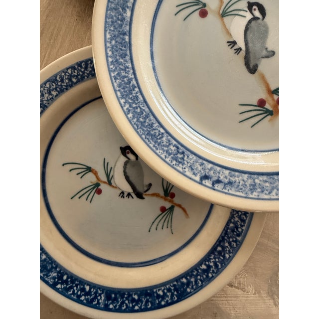 Ceramic Vintage Hartstone Usa Restaurant Ware Plates – Set of 4 – 7.75 Inch Heavy Pottery – Hand Decorated Bird Motif For Sale - Image 7 of 9