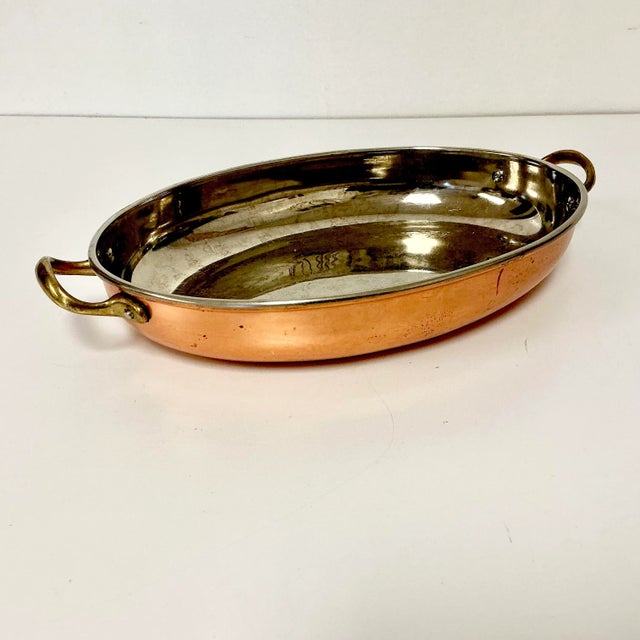 Mid-Century Modern Mid-Century French Style Oval Au Gratin Copper Sauté Pan With Brass Handles, Stainless Steel. For Sale - Image 3 of 9