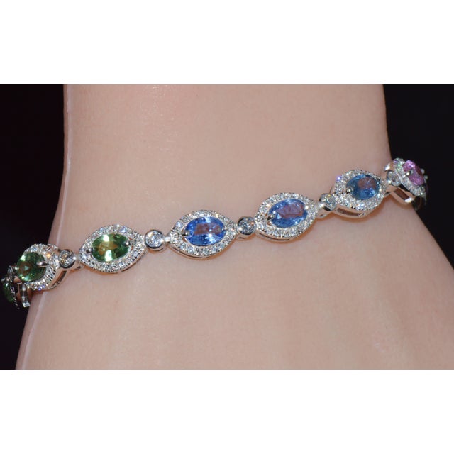 Blue Certified Natural 11.32cts vs F Diamond Multi-Color Sapphire 18k Solid Gold Tennis Stacking Bracelet For Sale - Image 8 of 15