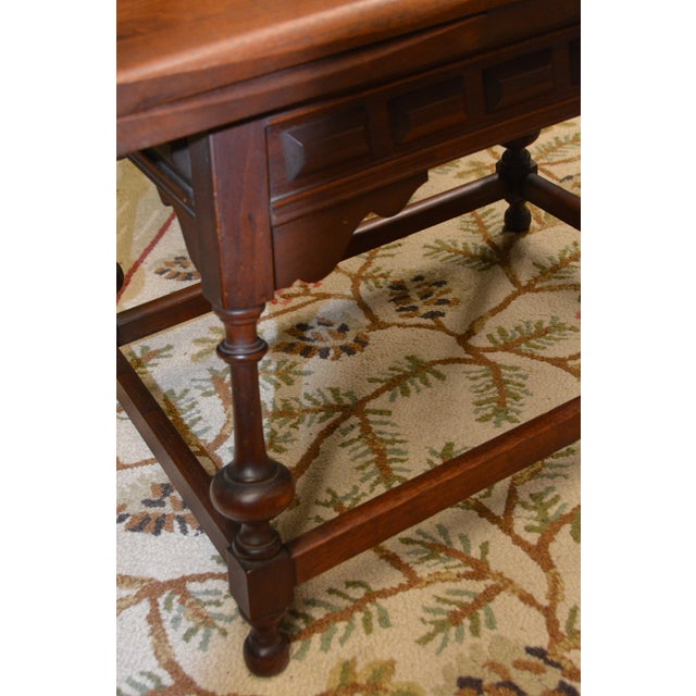 1940s Attributed to Kittinger Carved Walnut Wooden Coffee Table W/ Extending Leaves For Sale - Image 4 of 15