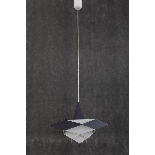 - Good/very good original condition with minor signs of use - 1 xE26 or E27 bulb This piece is attributed to the mentioned...