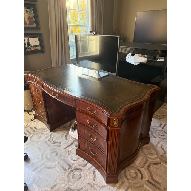 Late 20th Century Maitland Smith French Regency Louis XVI Flame Mahogany Serpentine Desk For Sale In New York - Image 6 of 14