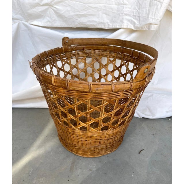 Vintage MCM Split Bamboo/Rattan Wastebasket with a handle. Such a great vintage basket that would also be perfect for faux...