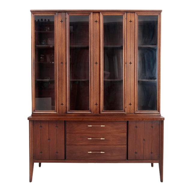 Broyhill Saga Mid Century Modern Two Piece China Cabinet C. 1960s For Sale