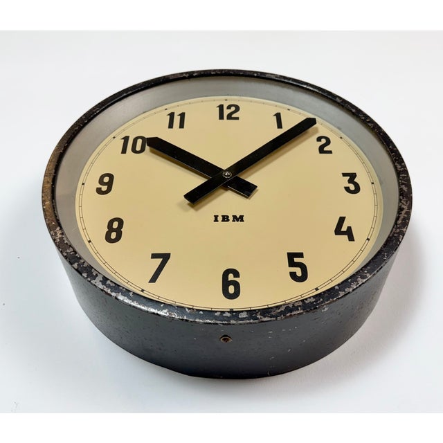 Industrial Black Factory Wall Clock from IBM, 1950s For Sale - Image 6 of 17