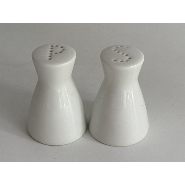 1970s Form 2000 White Salt and Pepper Shakers by Raymond Loewy for Rosenthal, Germany, 1950s, Set of 2 For Sale - Image 5 of 5