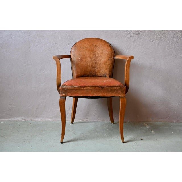 Its elegant lines and richly patinated leather captivated us! This beautiful French Art Deco bridge chair dates from the...