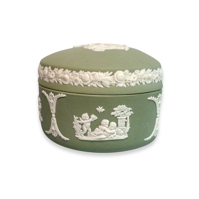 Wedgwood Vintage Green Wedgwood Jasperware Classical Trinket Box With White Reliefs For Sale - Image 4 of 8