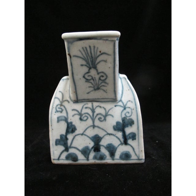 Chinese Qing Dynasty Blue & White Porcelain Spouted Chamber Pot With Bat Design For Sale - Image 4 of 9