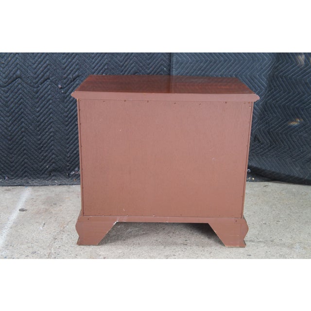 Brown Late 20th Century Baker Georgian Mahogany Bowfront Chest of Drawers Nightstand Bedside Table, Attributed For Sale - Image 8 of 13