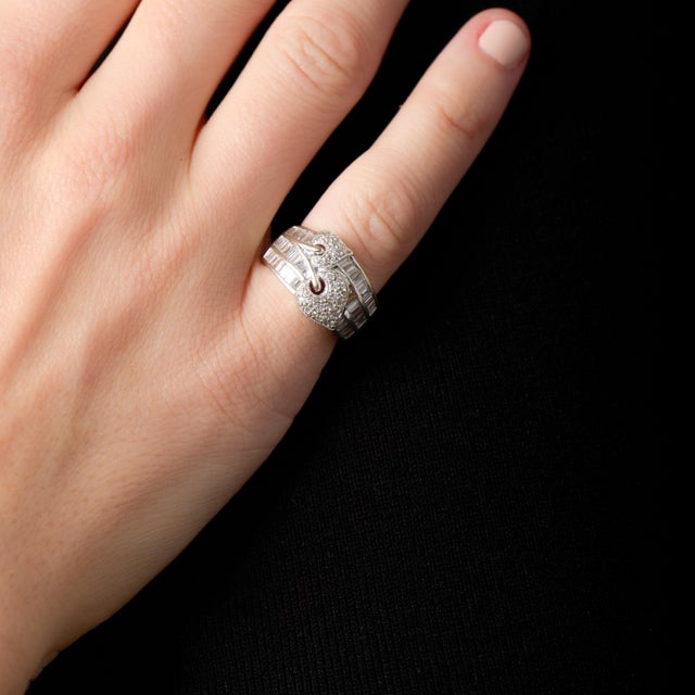 Vintage Diamond 18k White Gold Ring, Size 6 For Sale - Image 4 of 5