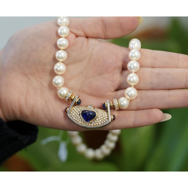 Vintage GIA Certified 5 Carat Heart Blue Sapphire, Diamond & Pearl Necklace For Sale In Miami - Image 6 of 9