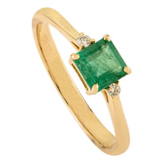 14k Gold Square-Cut Emerald Diamond Three Stone Modern Engagement Ring Size 7 For Sale