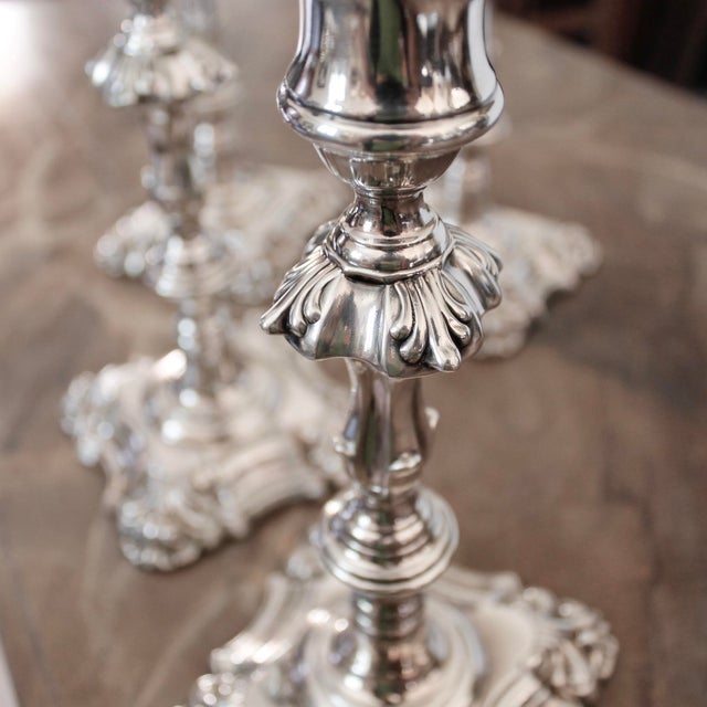 Set of Four Georgian Style English Silver Plate Candlesticks, 19th Century For Sale - Image 4 of 12