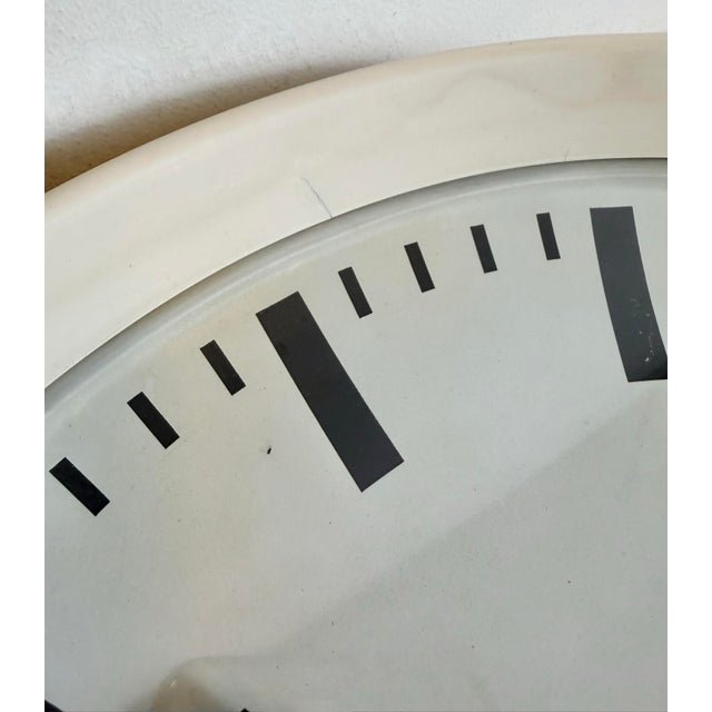 Large Industrial Bakelite Factory Wall Clock from Pragotron, 1960s For Sale - Image 14 of 18