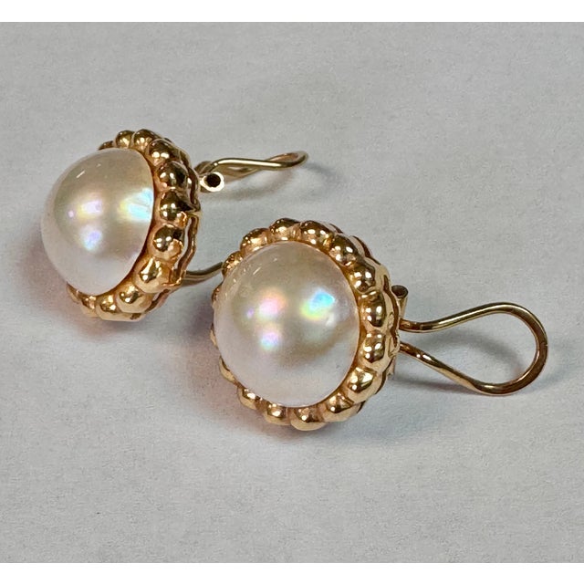 Modern 14k Yellow Gold Vintage Mabe Pearl Button Earrings, Mid-20th Century For Sale - Image 3 of 8