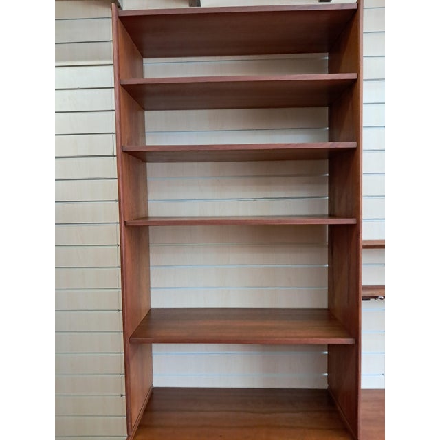 Mid-Century Vintage Danish Teak Floating Wall Display Unit in the style of Ladderax, 1960 For Sale - Image 10 of 18