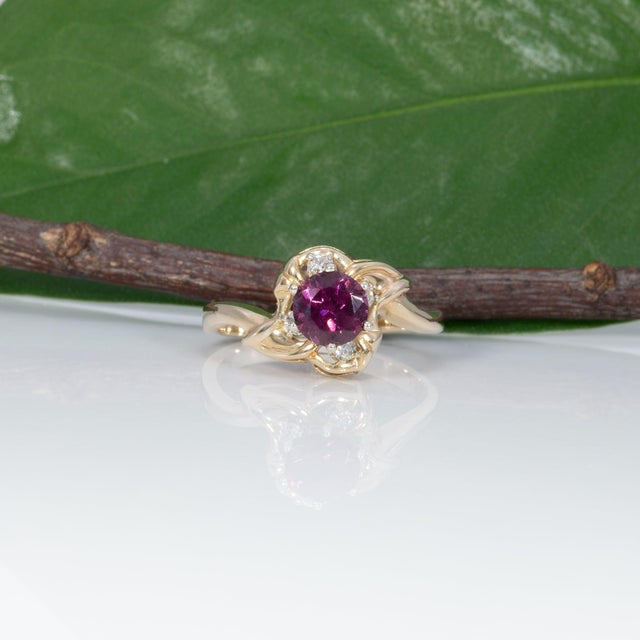 2020s 1.1Ct Purple Garnet Estate Ring With Natural Diamond: Solid 14k Gold, Size 6.75 For Sale - Image 5 of 9
