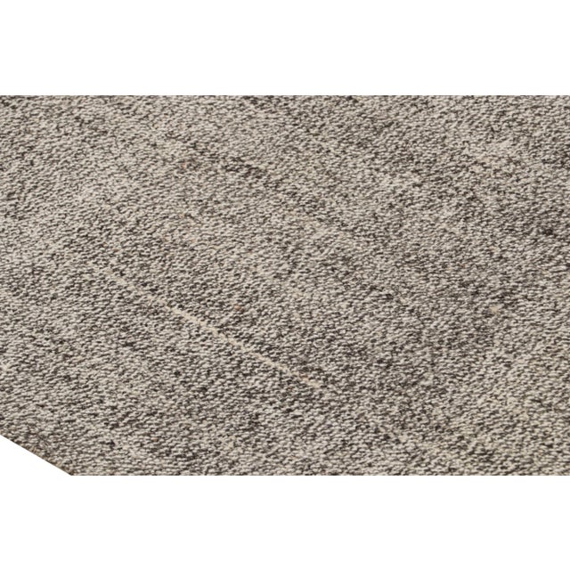 Vintage Turkish Silver Gray Wool Kilim Runner For Sale In New York - Image 6 of 7
