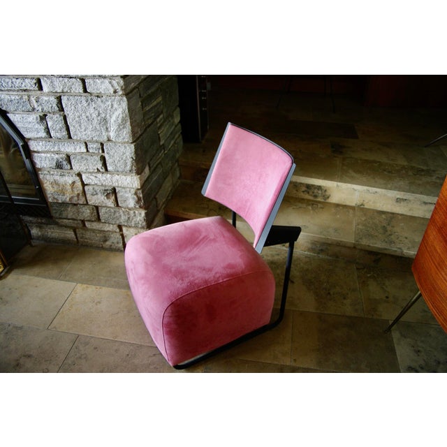 Minimalist Oscar armchair in pink Alcanthara and black lacquered metal, in good condition I have official proof of...