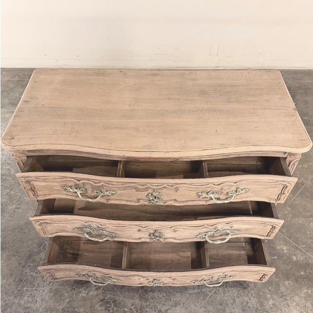 18th Century French Louis XV Period Stripped Oak Commode For Sale - Image 10 of 18